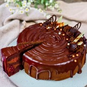 Tort cu ciocolată şi vişine